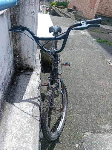 Vendo bicicleta caloi infantil.