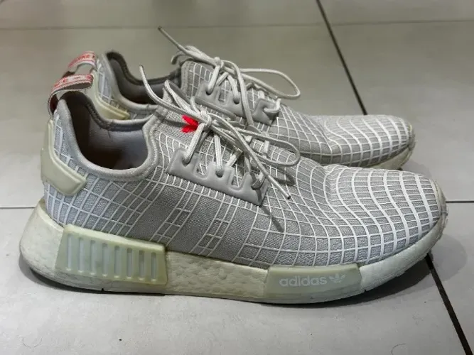 Tênis Adidas NMD R1 40 BR e 9 USA