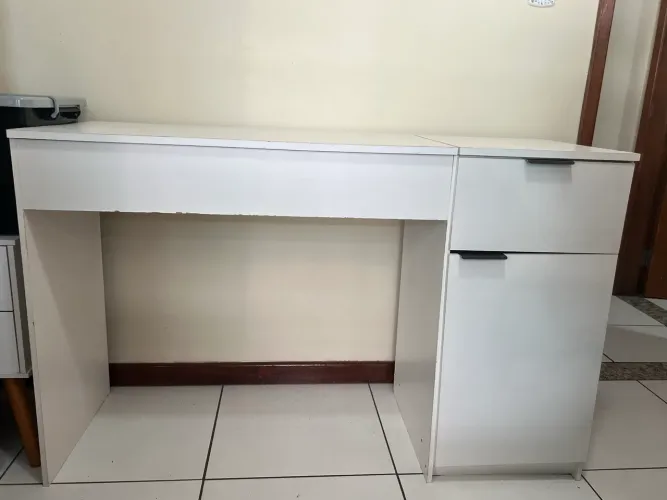 Mesa Penteadeira Branca com Espelho