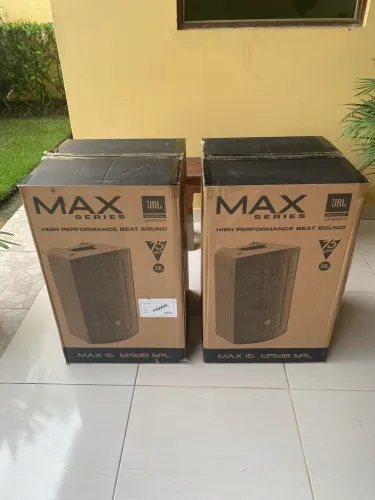 Caixa ativa JBL - 15 ?