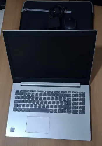 Notebook Lenovo 15,6" com teclado numérico.