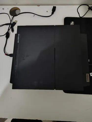 Ps4 com 2 controles e com detalhes