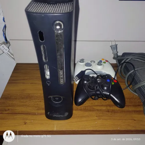 Vende um Xbox 360 slim Microsoft 2 controle ?
