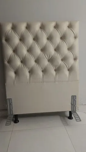 Cabeceira de solteiro de courino estofada cama box 90 cm