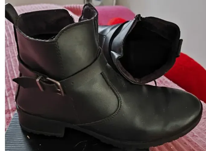 Botinha salto baixo,confortavel preta Tam 36