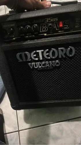 Amplificador meteoro bass