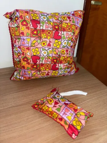 Almofada + bolsinha para celular