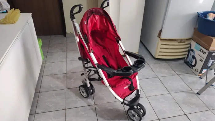 Carrinho de bebê Cosco 