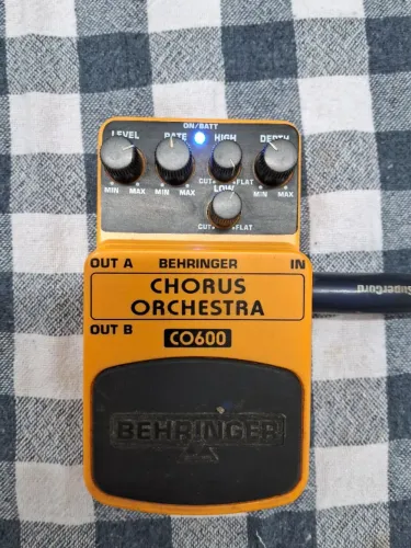 Pedal Chorus Orchestra Behringer CO600 Guitarra Baixo