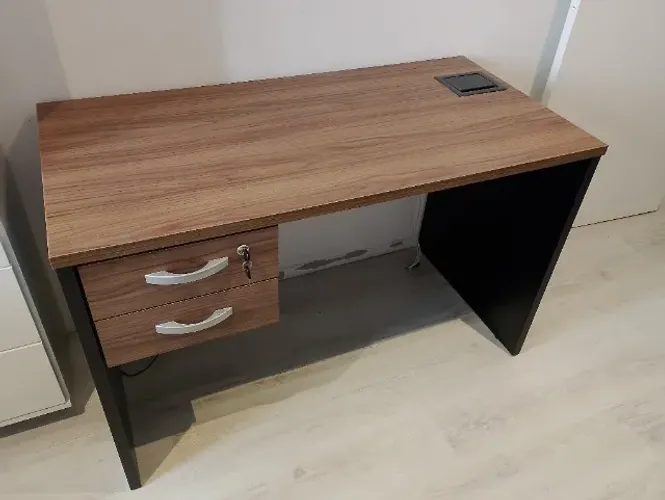 mesa de escritório de 550,00 por 390,00