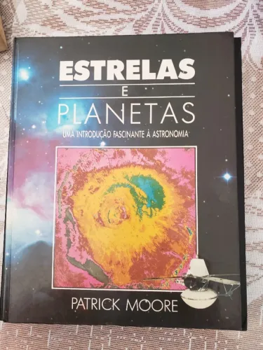 livro "Estrelas e Planetas: Uma Introdução Fascinante à Astronomia" de Patrick Moore
