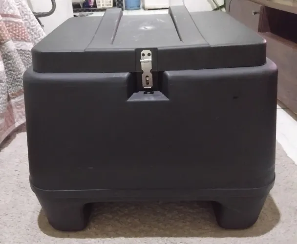 Vendo baú de 80 L com suporte completo para pop 110i tudos modelos
