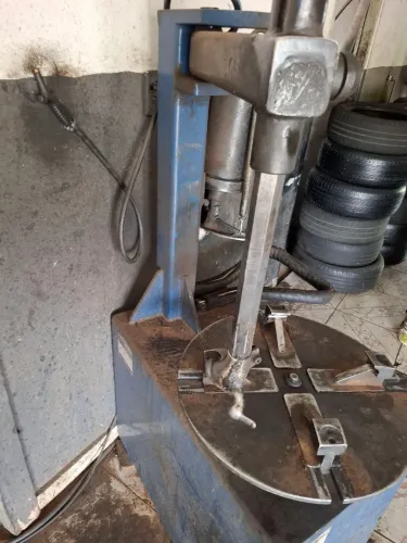 Máquina de montar e desmonta pneus monofasico 220 V