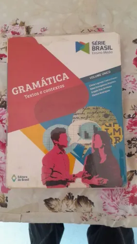 Livro de gramática.  Semi novo