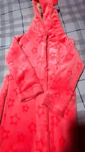 Roupão infantil com capuz rosa tamanho P R$80