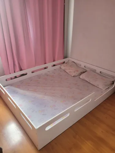 Cama casal montessoriana