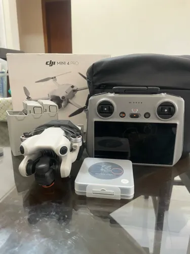 DJI drone mini 4 pro Fly more combo plus