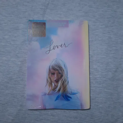 CD Taylor Swift - Lover deluxe versão 4