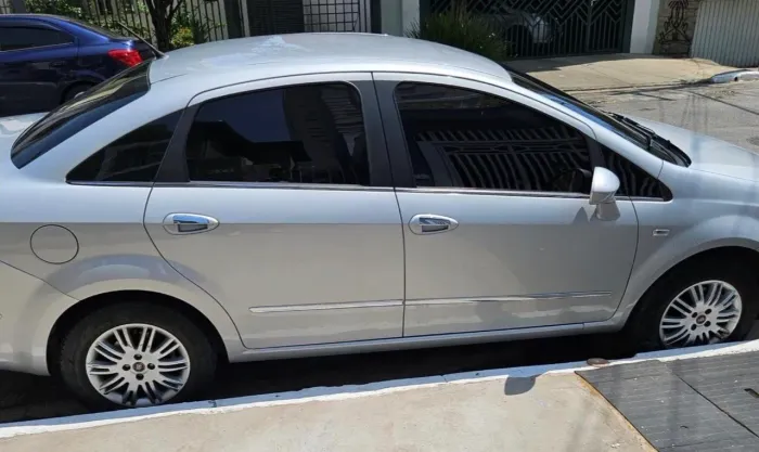 Fiat Linea Essence 1.8 Flex 16V 4P 2015