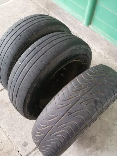 3 PNEUS 13 MEIA VIDA BONS 165/70 + AROS DE FERRO.