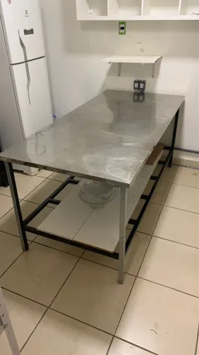 Vende mesa de inox