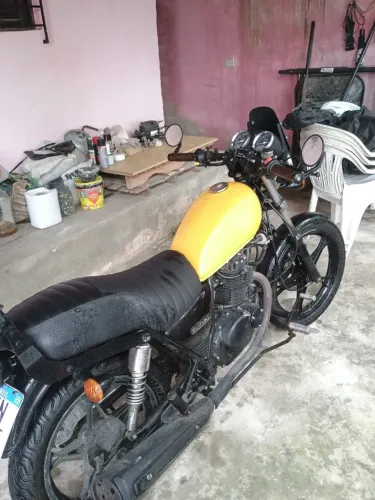 Intruder 125 bem conservada