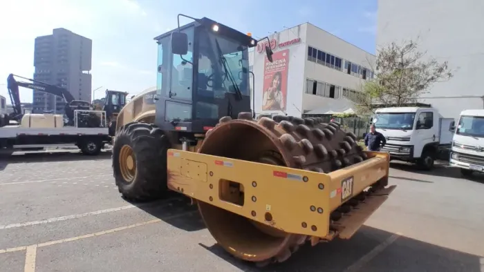 ROLO COMPACTADOR CAT CS54B 10,5T