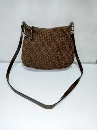 Bolsa transversal monograma dkny