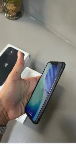 Vendo iPhone barato pra quem gosta de revender esse tá top funcionando tudo