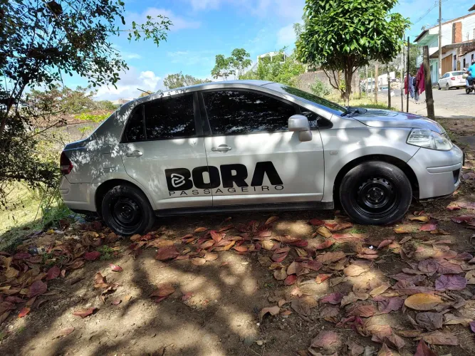 Nissan Tiida Sedan 1.8 16V Flex Fuel 4P 2012