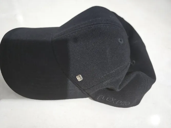 Boné Preto