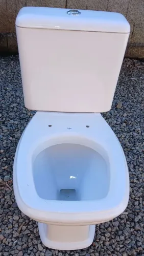 Vaso Sanitário caixa acoplada.