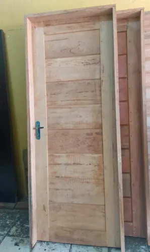 Portas completa só no ponto de colocar no local