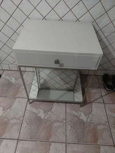 Vende -se criado mudo