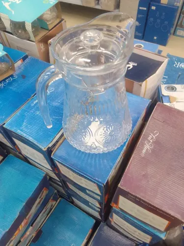 Jarra de vidro com tapa acrílica