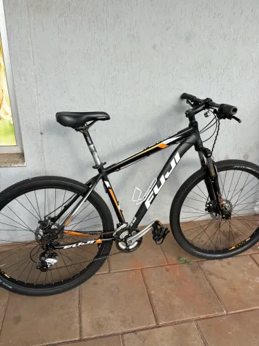 Bicicleta Fuji Aro 29 - Câmbio Shimano, Freio a Disco