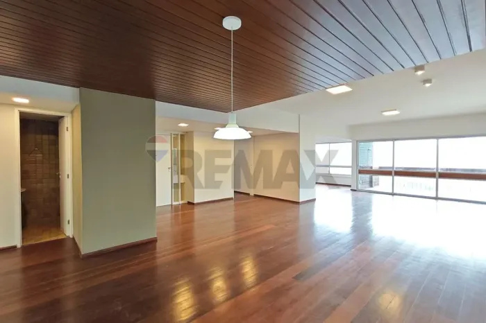 Apartamento 1 por andar com 273 m² em Casa Forte, 03 Quartos, 02 suítes, 03 vagas de garag