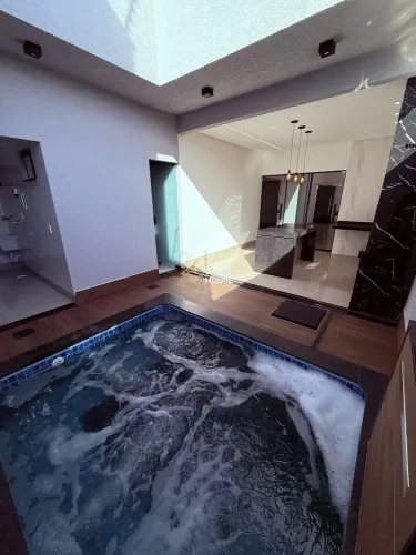 Linda casa com piscina disponível no Jardim Italia - Anápolis - GO