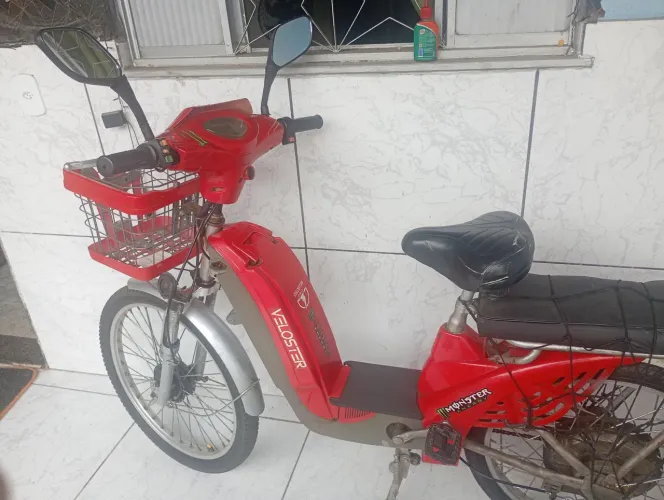 Bicicleta Elétrica Vermelha Veloster
