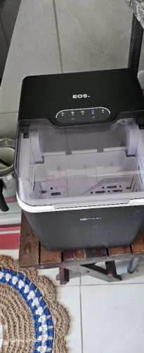 Vendo máquina de gelo em cubos 