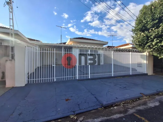 Casa para locação-J.D dos Seixas-sala-cozinha-3 quartos-banheiro-garagem-quintal