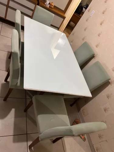 Lindo jogo de mesa com 6 cadeiras por apenas R$850,00