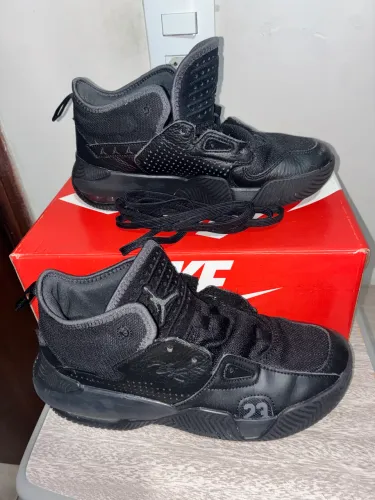 Air Jordan Stay Loyal 2 preto prateado metálico