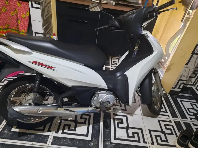 Vendo Biz Honda Branca 13,500