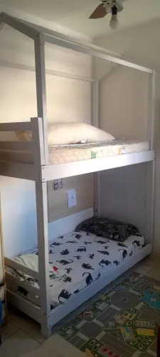Beliche de madeira montessoriano