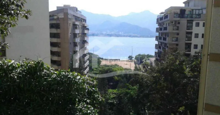 Ótima Oportunidade 2 quartos com 2 vagas na escritura a 200 metros da Lagoa Rodrigo de Fre