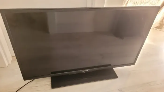 TV SEMP 40 polegadas com controle remoto