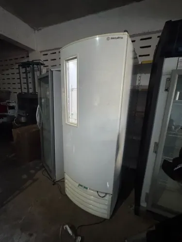 Frezzer vertical tripla ação metal Frio
