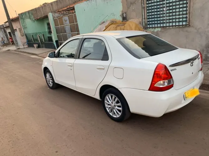 Toyota Etios XLS Sedan 1.5 Flex 16V 4P Mec. 2014