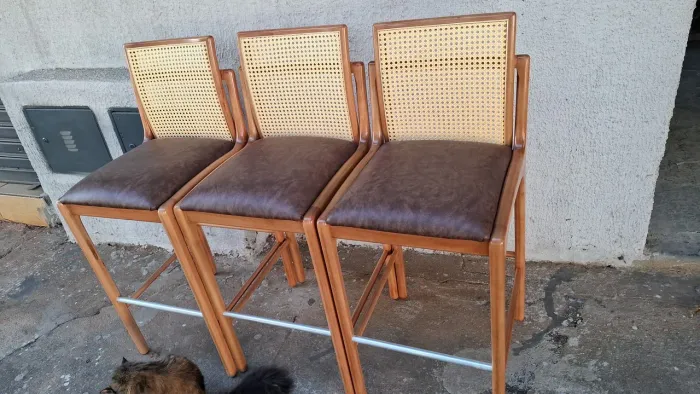 Banquetas em madeira